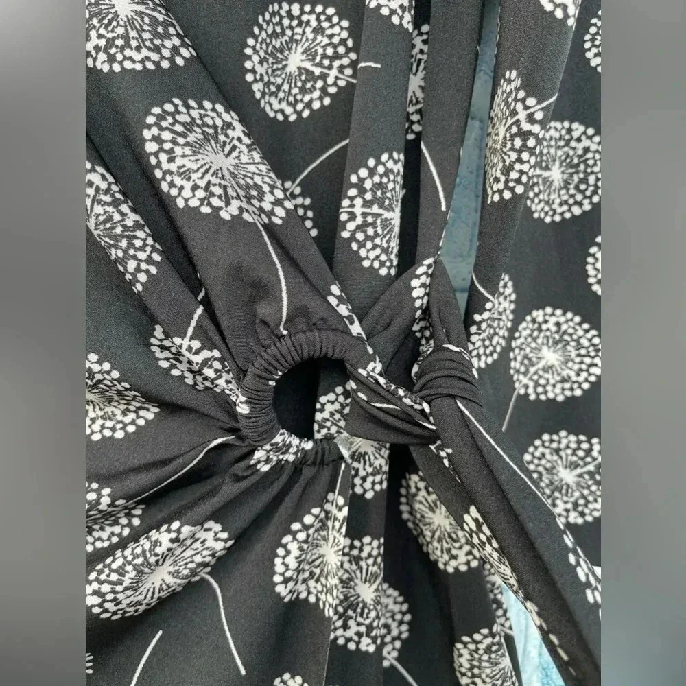 CHIARA BONI LA PETITE ROBE Abstract
Dandelion Flowers Pattern wrap dress 42/6 - Picture 9 of 14